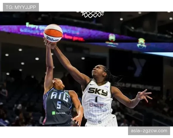 季前赛报道：芝加哥天空与亚特兰大梦想的比赛因场地湿滑短暂中断